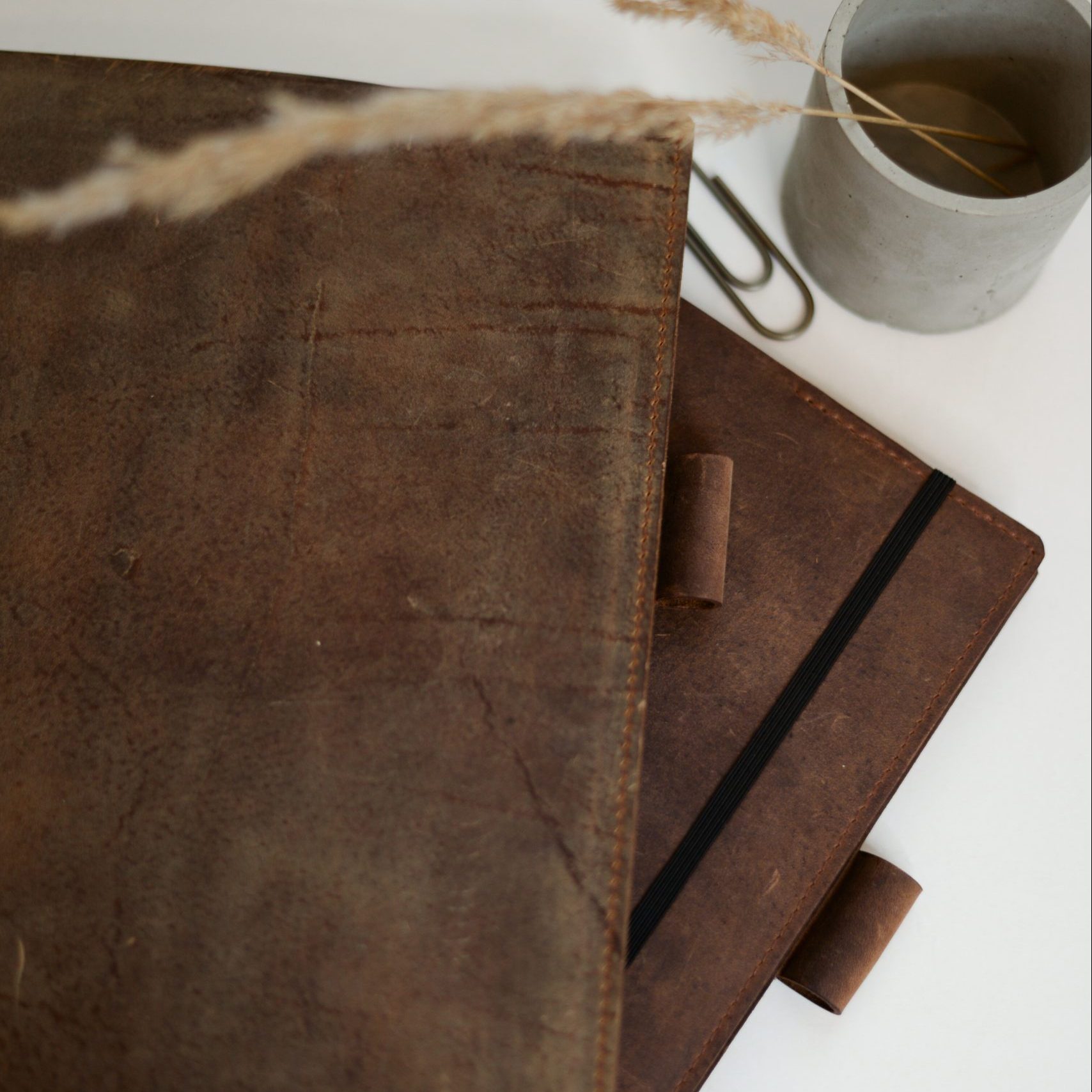 A5 size watercolor sketch pad in RUSTIC leather covers - Lotte's